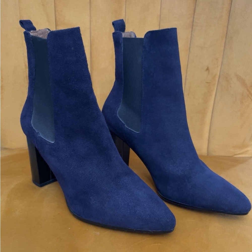 António de Facia Suede Heeled Boots